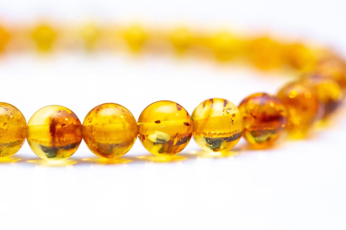 Exploring the Dazzling Colours of Amber - A Comprehensive Guide