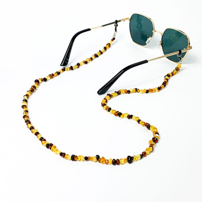 cadena de gafas de sol de ámbar colorido con cuentas