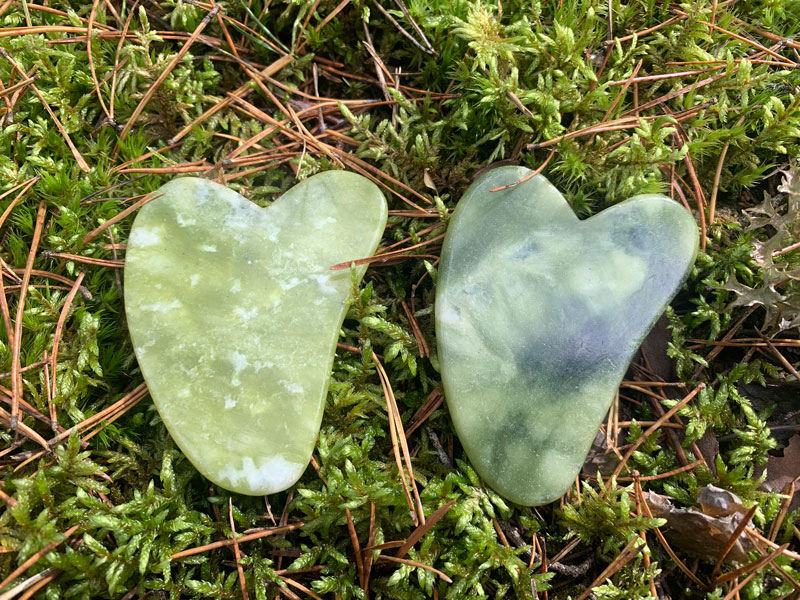 gua sha de piedra de jade verde
